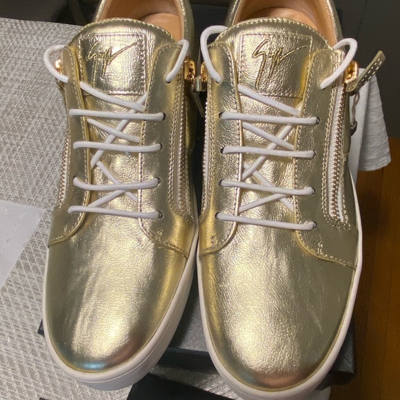 NEW Giuseppe Zanotti Gold Leather Low Top Sneakers - Picture 3 of 8